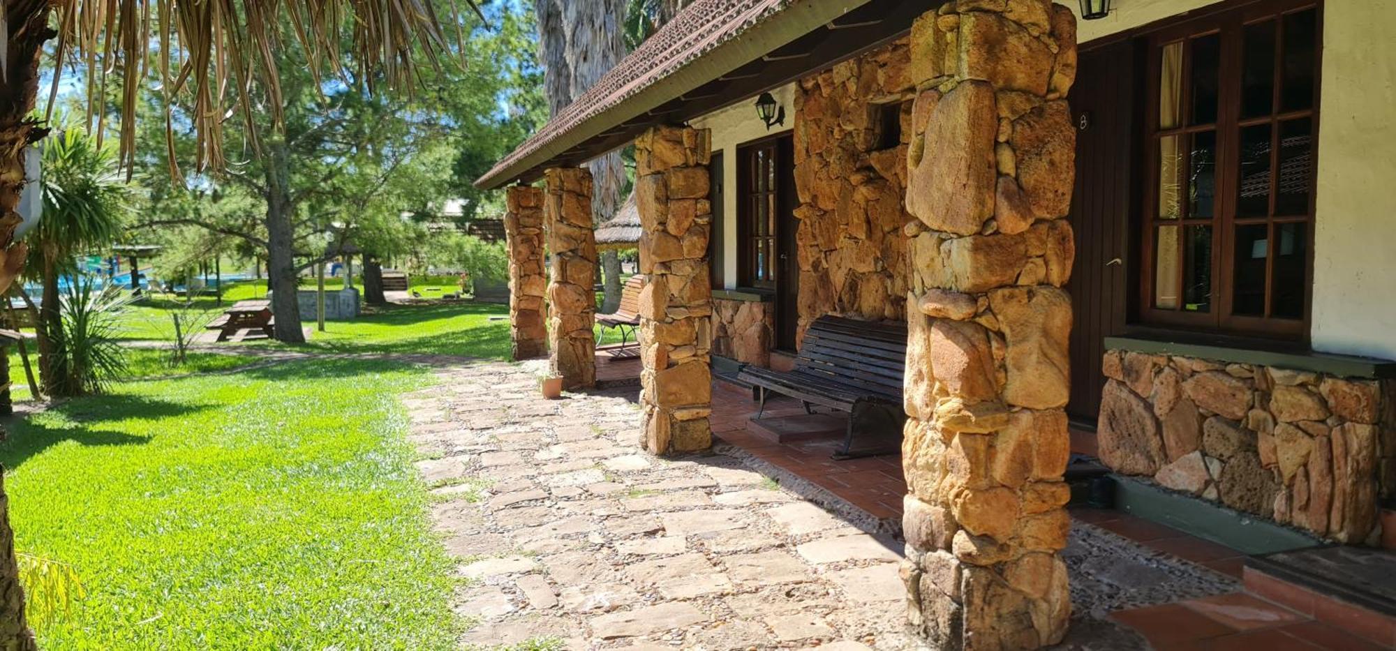 Casa De Piedra Hotel Termas del Dayman Ngoại thất bức ảnh